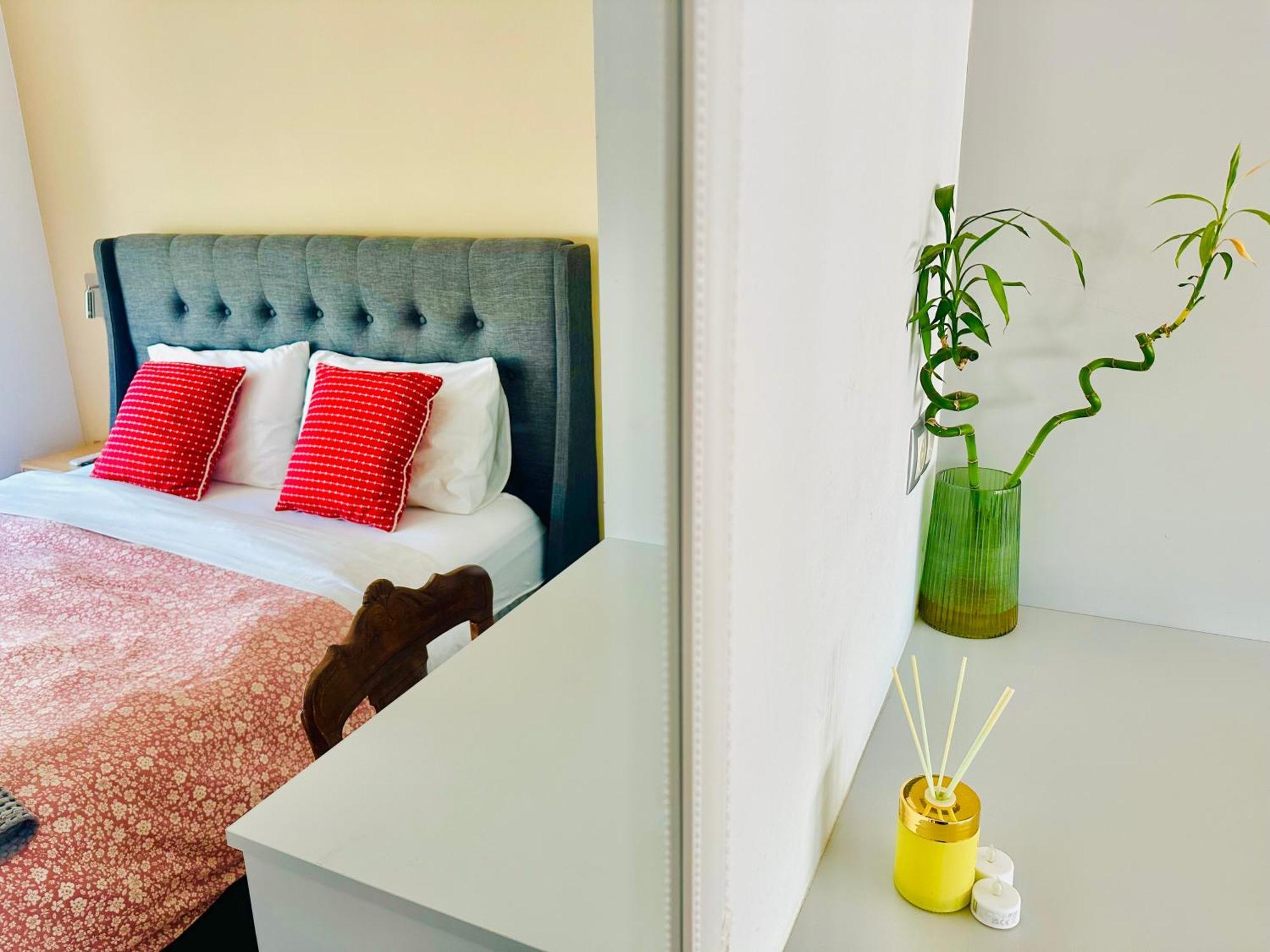 Royal Red Suite No 1, Piraeus Port Exterior photo