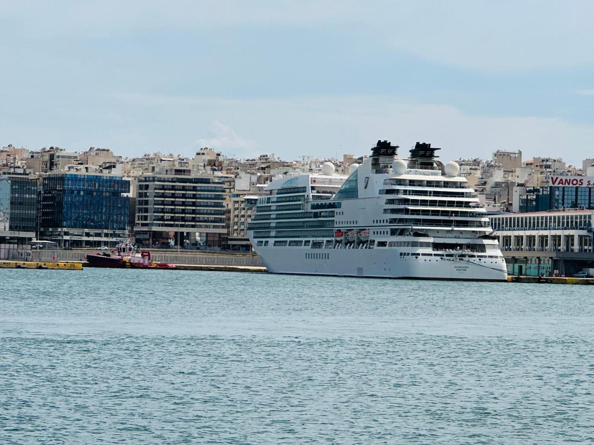 Royal Red Suite No 1, Piraeus Port Exterior photo